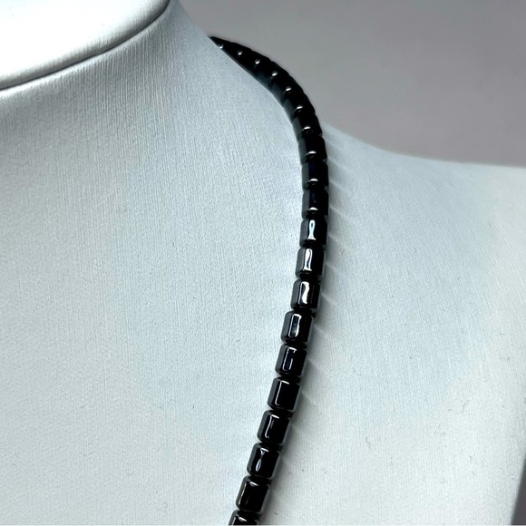 MRC Hematite Beaded Tri Circle Pendant Necklace 17.5" - Picture 6 of 10